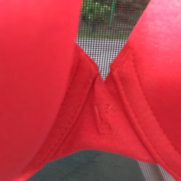 Victoria Secret Size 32DD - Picture 2 of 3